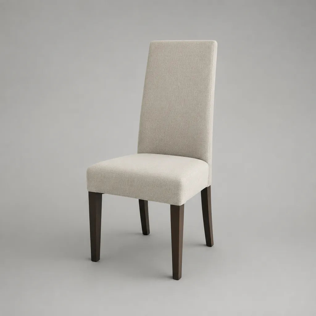 Sedia imbottita in tessuto beige con piedi in legno marrone scuro e schienale alto, 46 × 55 × 98 cm